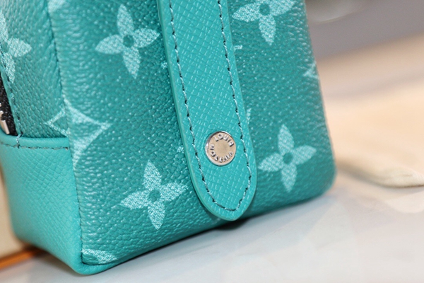 ブランドキーホルダー背面デザイン